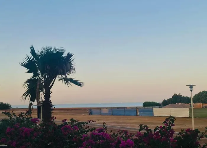 New Overlooking The Marina In Elgouna Apartman
