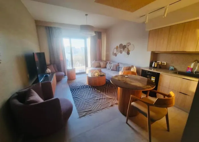 New Overlooking The Marina In Elgouna Gurdaka