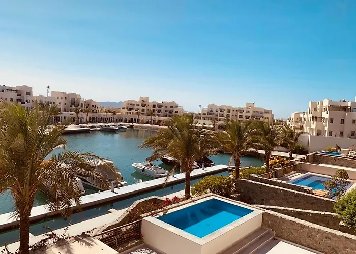 New Overlooking The Marina In Elgouna Gurdaka