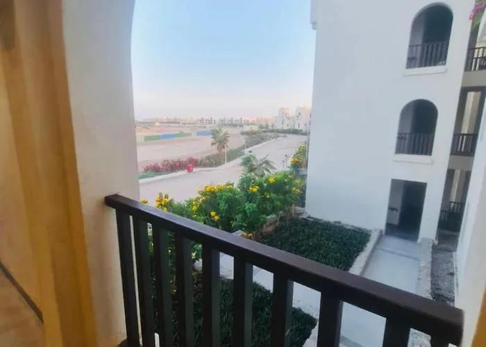 New Overlooking The Marina In Elgouna