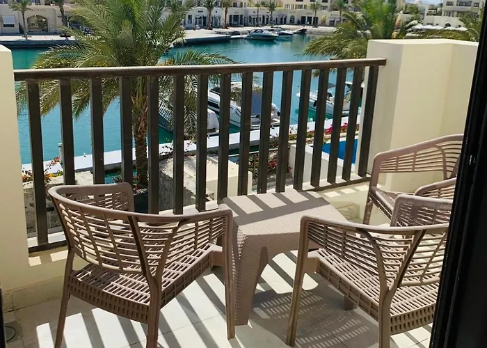 New Overlooking The Marina In Elgouna Apartman