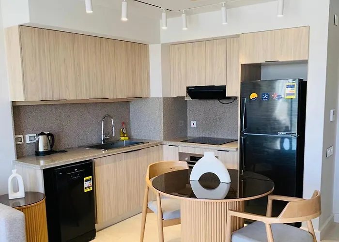 New Overlooking The Marina In Elgouna Apartman *